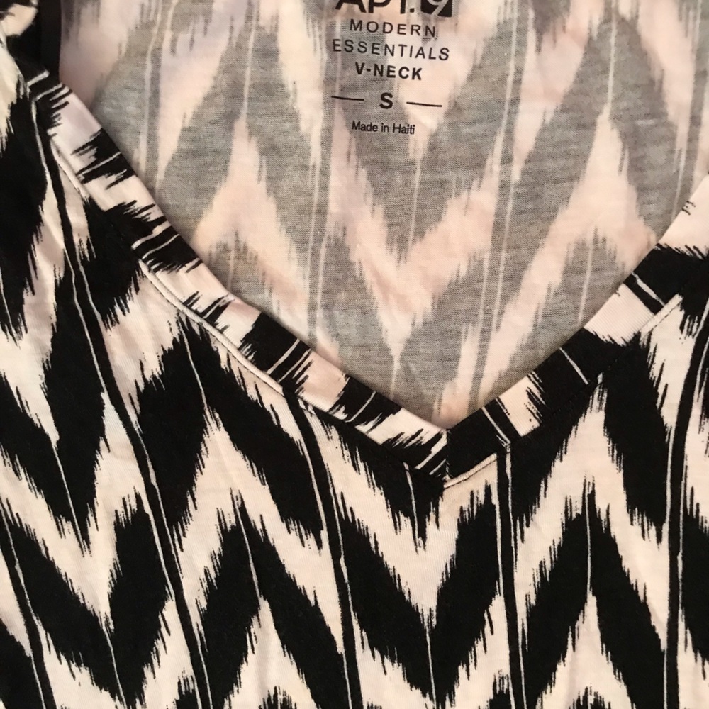 Apt 9 black and white top